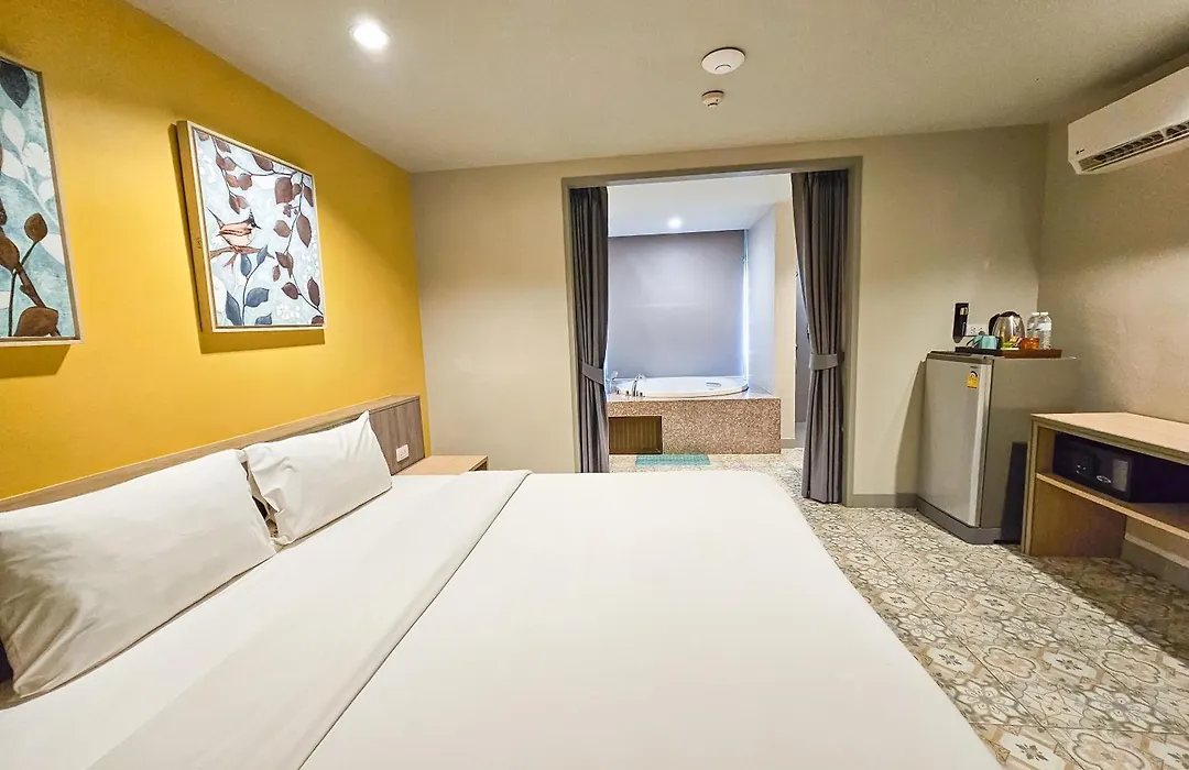 Recenta Suite Phuket Suanluang-1
